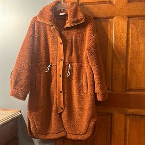 VARLEY- Sherpa Jones Coat , size Large. Comfy and cozy.